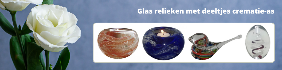 gedenkartikelen van glas met deeltjes crematie-as